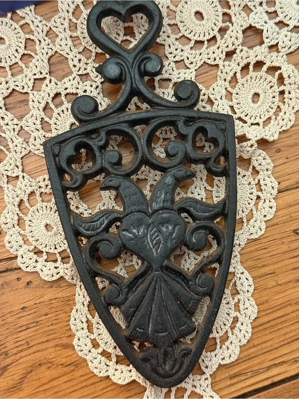 Trivet -2 Doves in a Heart cast iron # 260